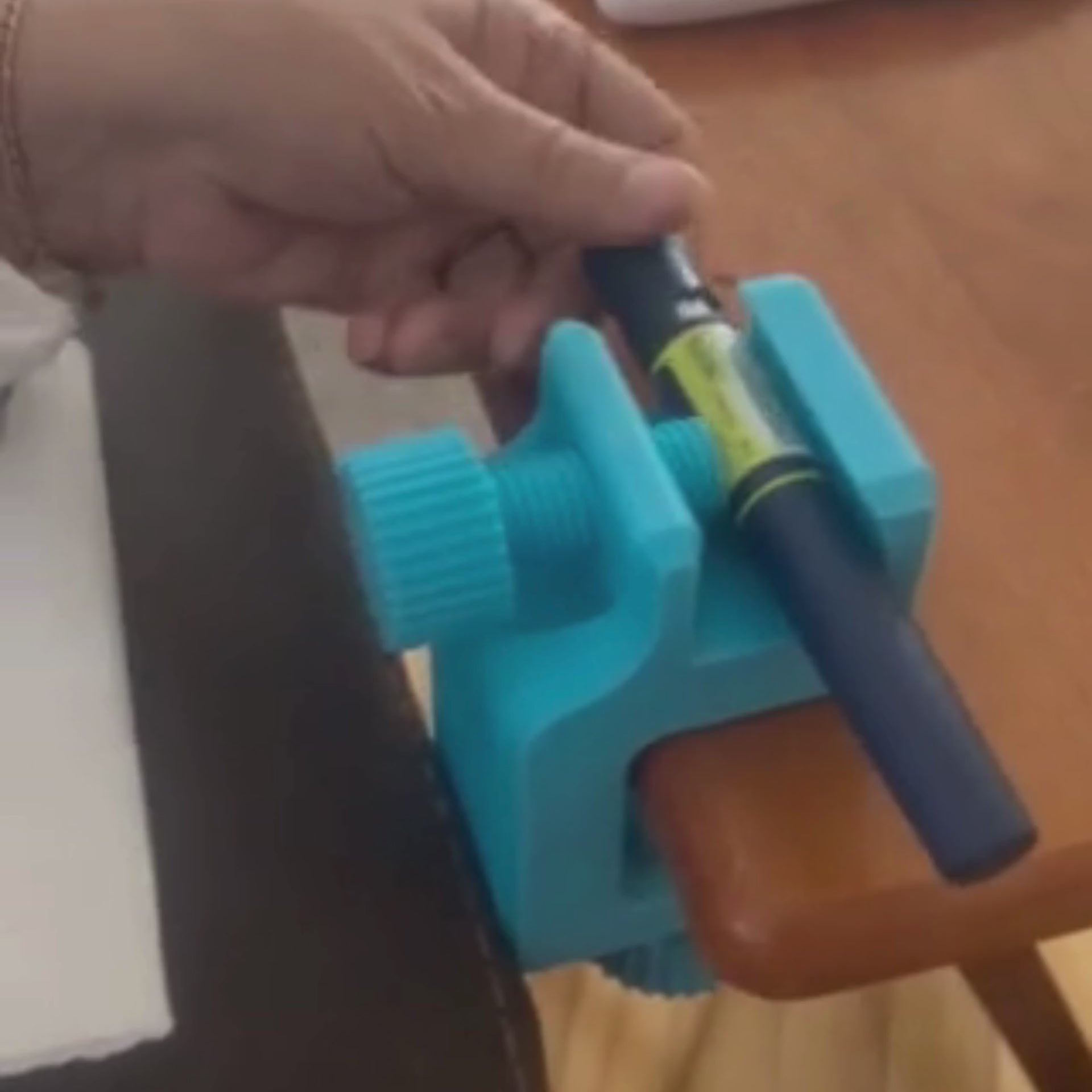 One-Handed Insulin Pen Dosing Aid